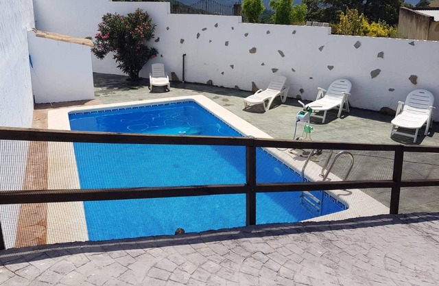 Homerez - Chalet pour 8 pers. avec piscine, jardin, terrasse et balcon à Algar