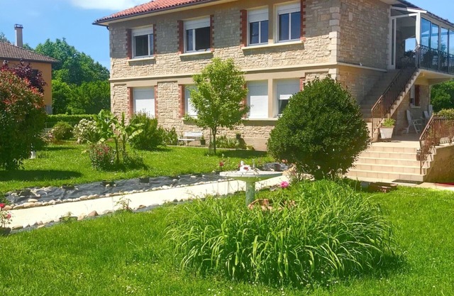 Homerez - Appartement charmant à Toulonjac avec jardin et terrasse