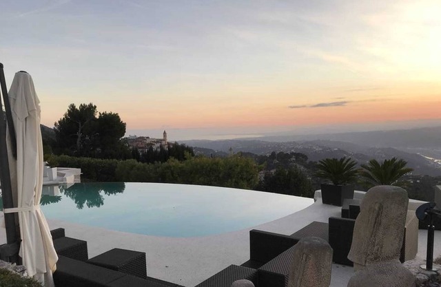 Homerez - Maison charmante à Aspremont avec piscine privative