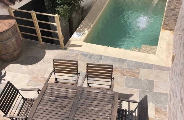 Homerez - Maison charmante avec piscine privée et vue sur la montagne