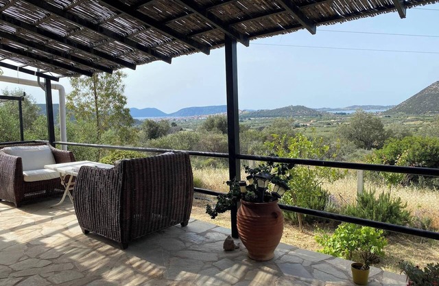 Homerez - Maison confortable avec vue mer et montagne à Ermioni