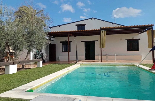 Homerez - Villa moderne avec piscine à Valleverde