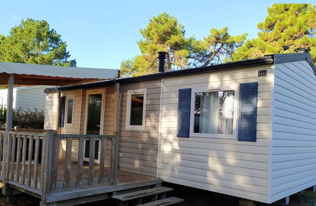 Homerez - Propriété pour 6 pers. avec piscine partagée à Argences-en-Aubrac
