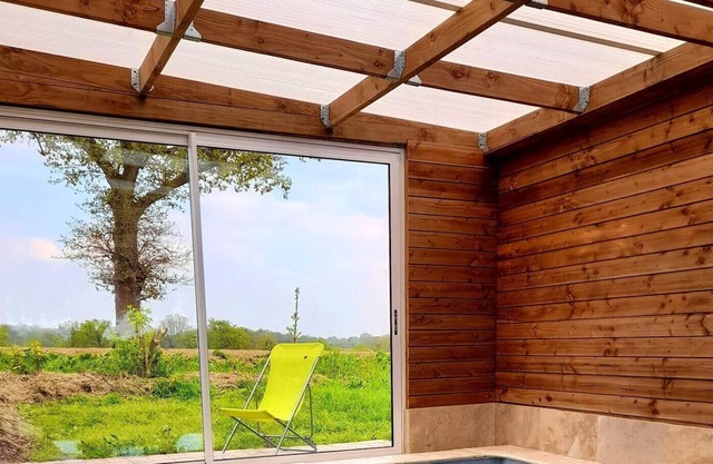 Homerez - Villa à 15 km de la plage pour 2 pers. avec piscine partagée et jardin