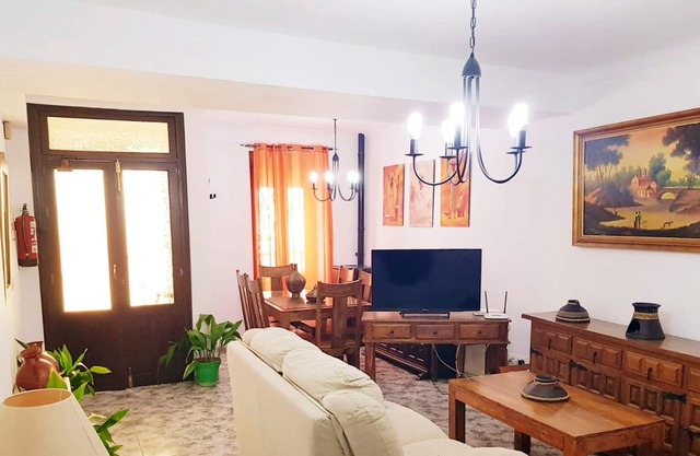Homerez - House for 2 ppl. with swimming-pool, garden and terrace at Arriate