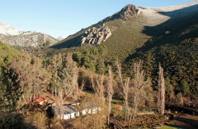 Homerez - Casa en Cañamero, piscina compartida