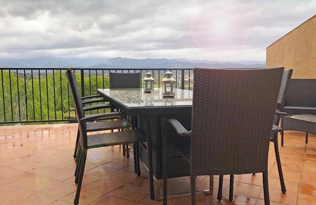 Homerez - House in Cretas with View