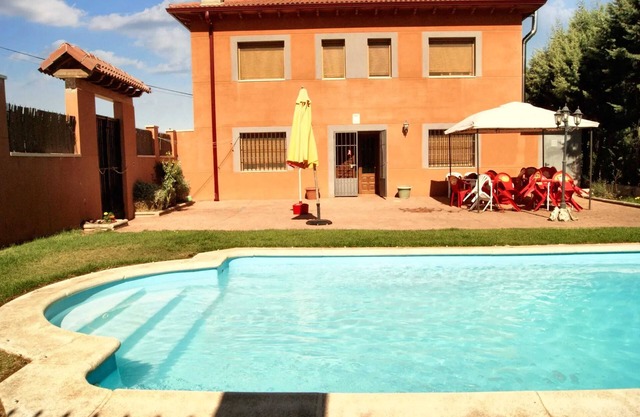 Homerez - Villa de Luxe à Cerezo de Mohernando avec Piscine
