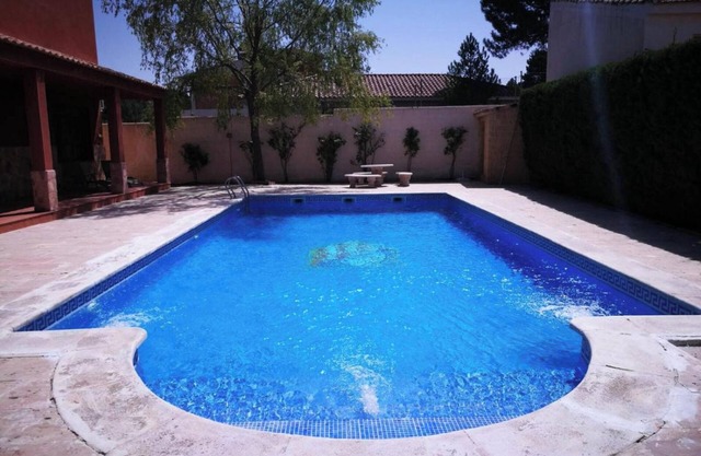Homerez - Villa luxueuse à Arcas, piscine privée