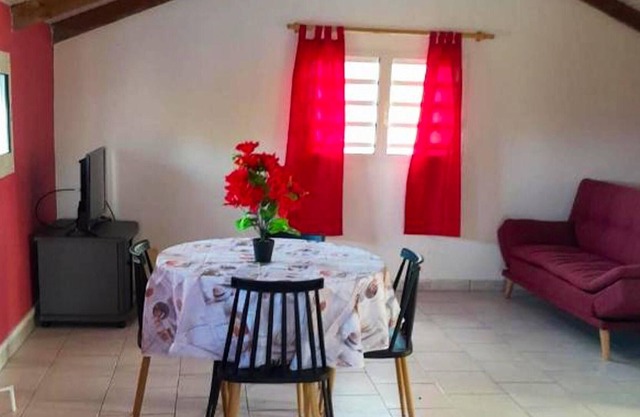 Homerez - Nice house for 4 ppl. with sea view and garden at Capesterre-Belle-Eau