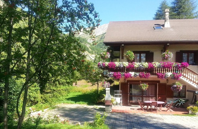 Homerez - Joli appartement pour 2 pers. avec terrasse à Entraunes
