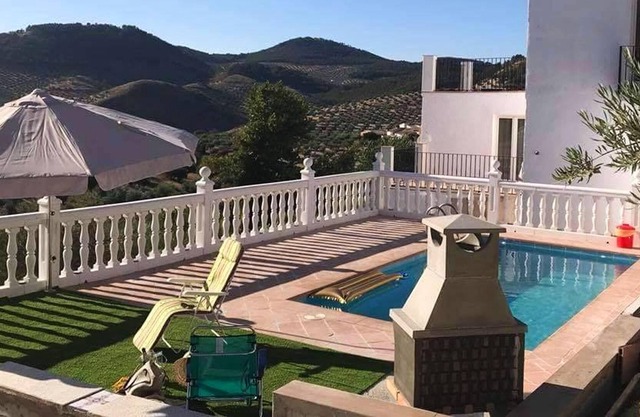 Homerez - Maison pour 6 pers. avec piscine partagée et terrasse à Alcaudete
