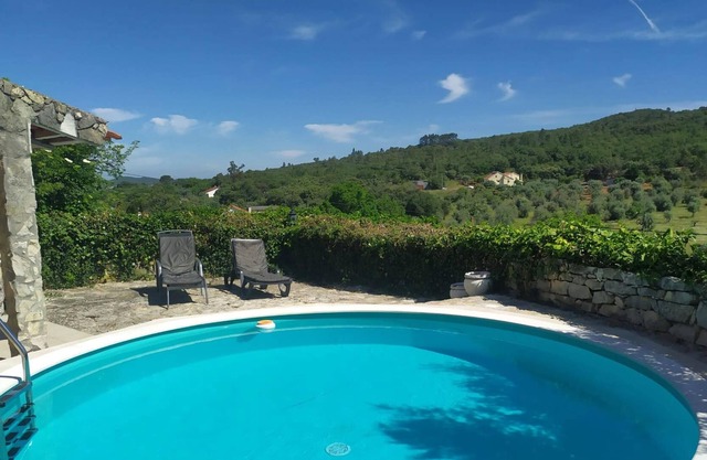 Homerez - Jolie villa pour 8 pers. avec piscine et terrasse à Alviobeira