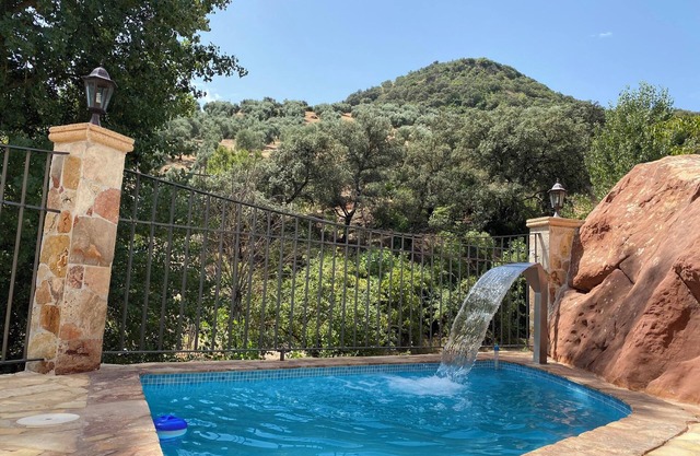 Homerez - Maison spacieuse à Zambra avec piscine privée