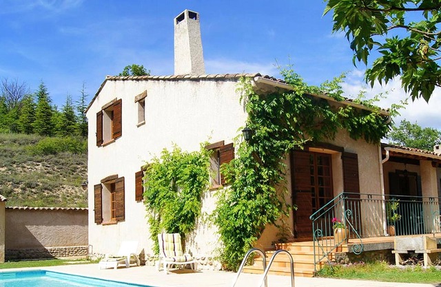 Homerez - Villa spacieuse pour 7 pers. avec piscine et terrasse à Riez