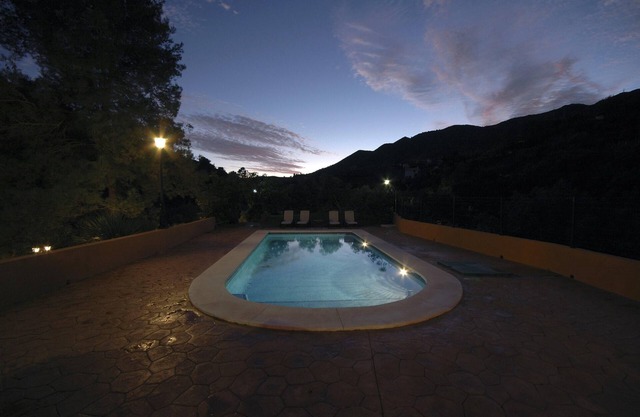 Homerez - Spacious Villa in Ojén with Private Pool