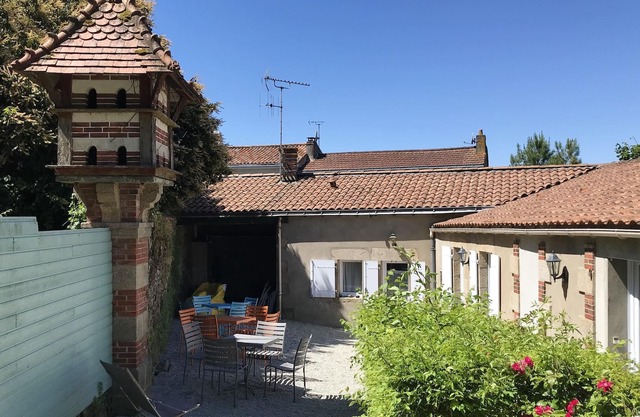 Homerez - Joli studio pour 2 pers. avec piscine partagée, jacuzzi, spa et jardin