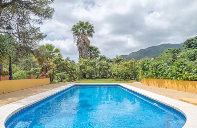 Homerez - Villa à 10 km de la plage pour 8 pers. avec piscine et jardin à Ojén