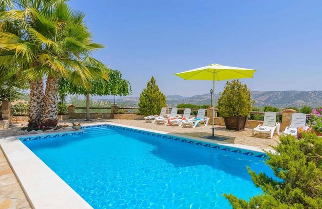 Homerez - Villa à Priego de Córdoba. Génère cette partie :