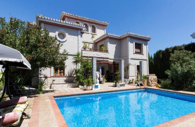 Homerez - Villa pour 12 pers. avec piscine, jardin, terrasse et balcon à Padul