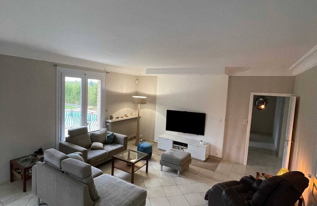 Homerez - Villa for 4 ppl. with swimming-pool, garden and terrace at Merville