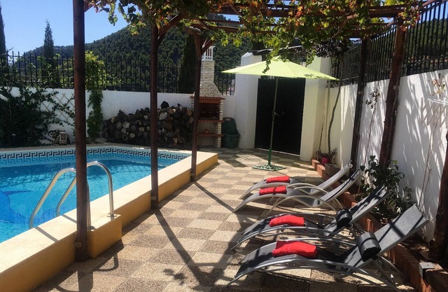 Homerez - Villa spacieuse pour 8 pers. avec piscine, jardin et balcon à Granada