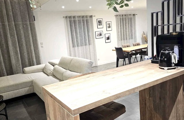 Homerez - Villa for 8 ppl. with swimming-pool, sauna, garden and terrace at Riom