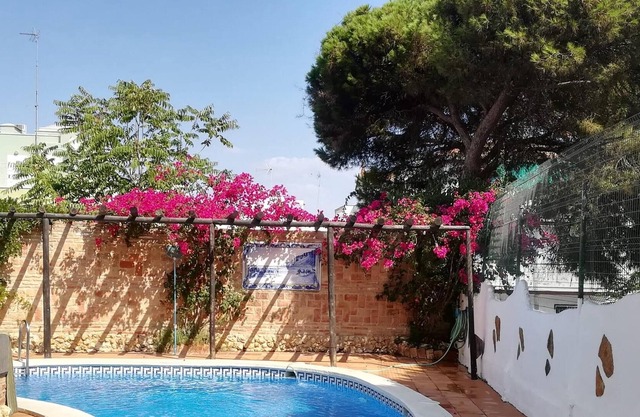 Homerez - Villa pour 6 pers. avec piscine, jardin et terrasse à Punta Umbría