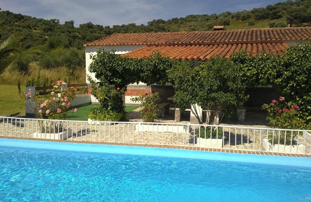Homerez - Villa à Aroche avec piscine.