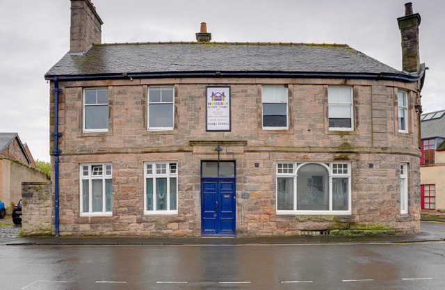 Homesly Guest Rooms, Comfortable En-suite Guest Rooms with Free Parking and Self Check-in