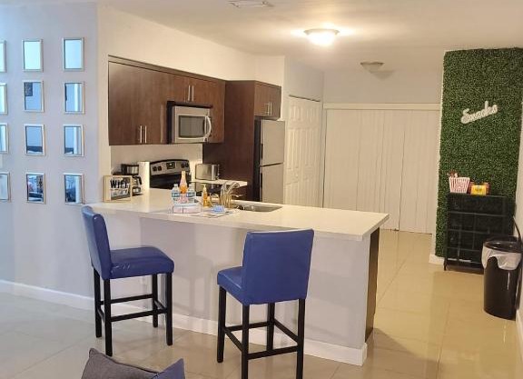 Homestead 2 Bdrm 1 Bath Duplex with Free Parking