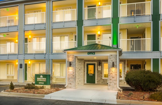 HomeTowne Studios By Red Roof Denver - Glendale/ Cherry Creek