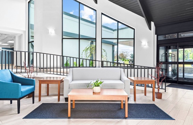 HomeTowne Studios by Red Roof & Conference Center Cortland