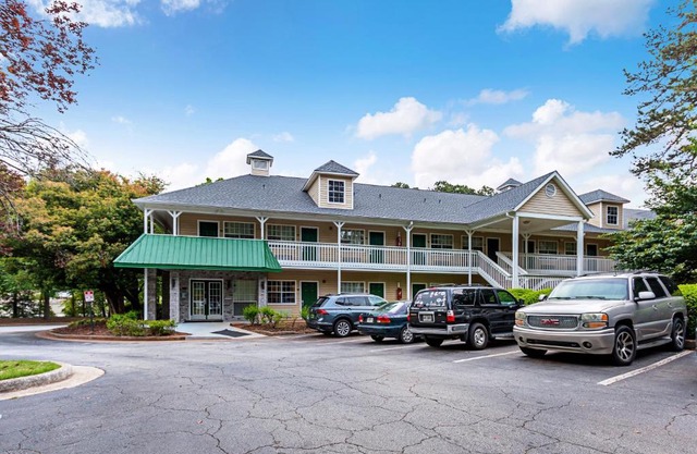 HomeTowne Studios by Red Roof Atlanta – Lawrenceville