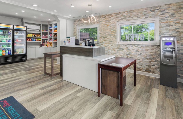 HomeTowne Studios & Suites by Red Roof Charlotte - Ballantyne