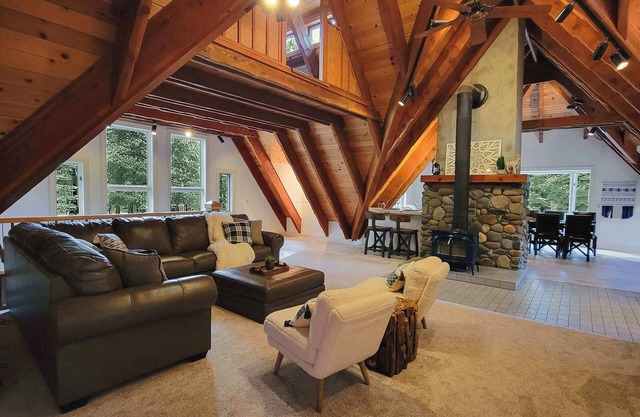 Homewood Hideaway | Family Friendly + EV Charger