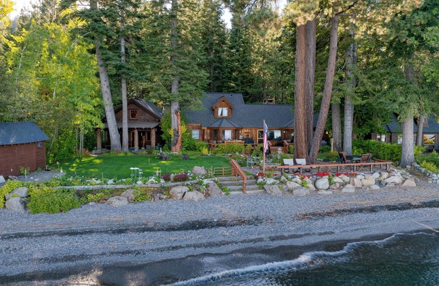 Homewood Lakefront by AvantStay | Private Beach & Lake Access + Views!