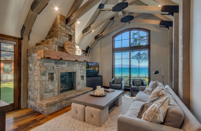 Homewood Trifecta - Lakefront: 4 BR / 3. 5 BA quatre chambres à Homewood, pour 10 personnes