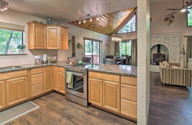 Homey Pinetop-lakeside Gem Near Lake + Trails