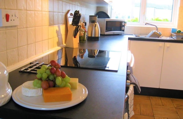 Honest Airport/University House 1 with FREE PARKING and FAST WIFI