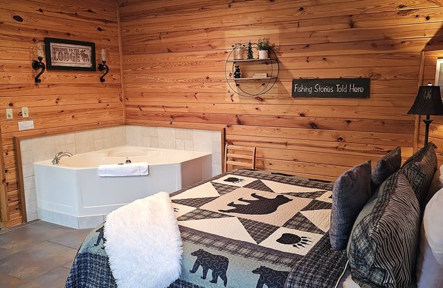Honey Bear Haven 2, King Bed, jetted tub, separate bathroom with walk-in shower, double vanity.