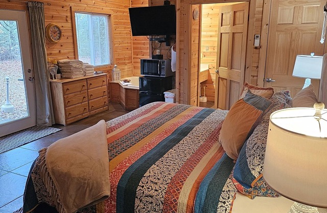 Honey Bear Haven Suite 4, King Bed, jetted tub, separate bathroom with walk-in shower, double vanity