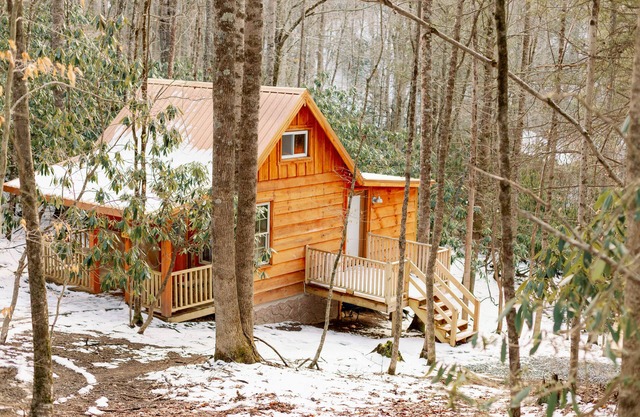 Honeymoon Cabin-4 Wheel Drive Needed During Winter