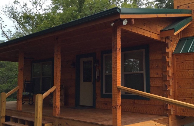 Honeymoon / couples Retreat - Very Private New Built Log Cabin - Wi-fi