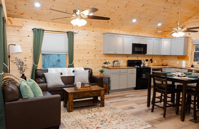 Modern Cabin Retreat For 2 With Luxurious Hot Tub And Spectacular Forest Views
