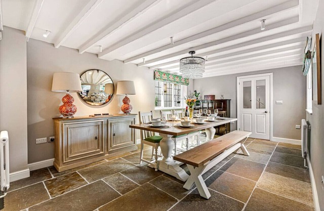 Honeypot cottage - with parking