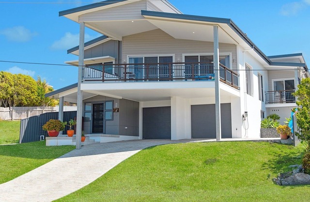 Honeysuckle Beachfront home with pool and spa