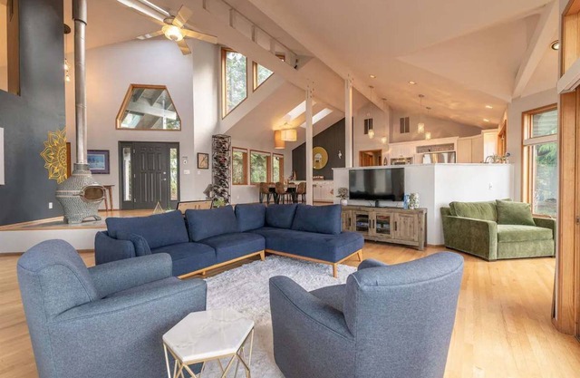 Hood Canal LUX Waterfront Group Retreat