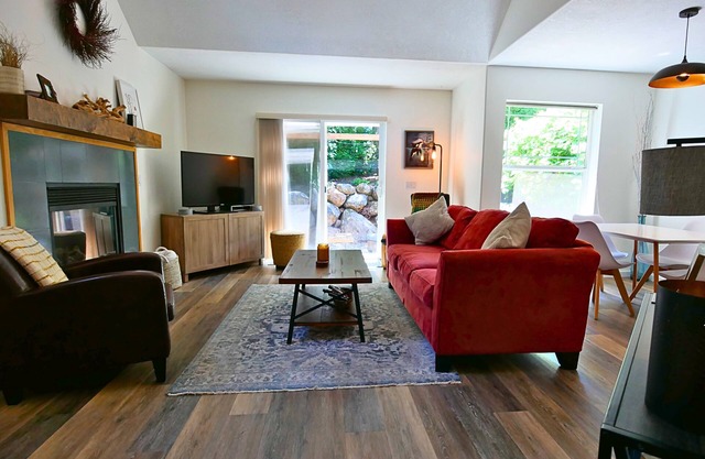Hood River Contemporary Townhome