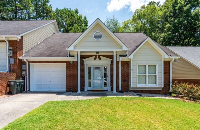 Hoover Townhouse|Great location|3 BR 3 Bath